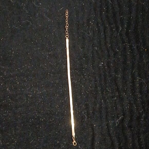 Source Unknown Elegant Gold Bracelet - Picture 2 of 3